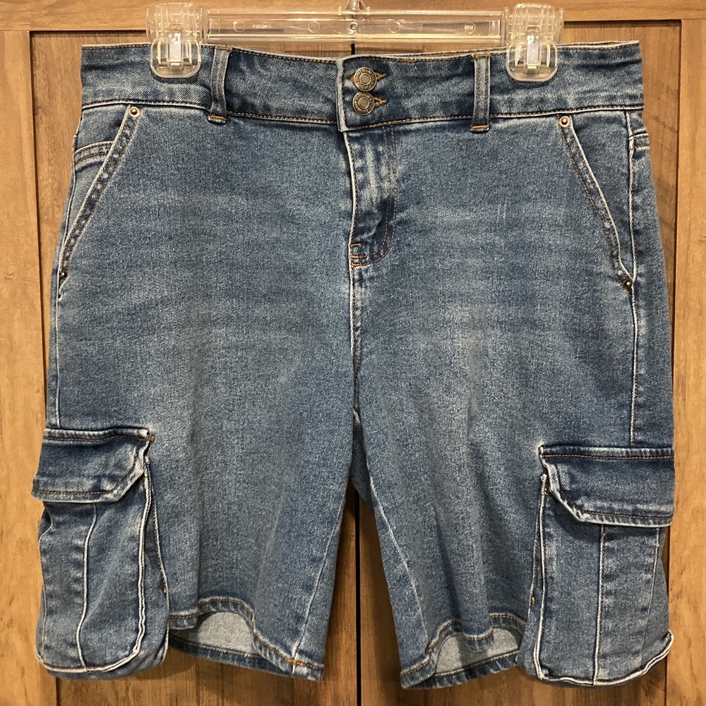 Forever 21 Cargo Denim Jean Shorts Size 29